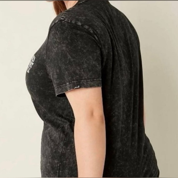 VS PINK SHORT SLEEVE CAMPUS TEE SHIRT GLOW IN THE DARK GHOULS SUPPORT GHOULS HTF - Picture 3 of 7